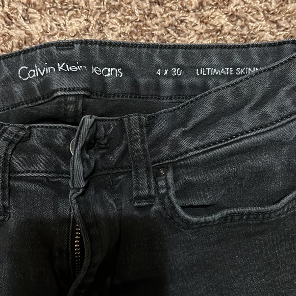 2/$22 Calvin Klein black size 4 straight leg/skinny jeans. Gently used. - Picture 4 of 8